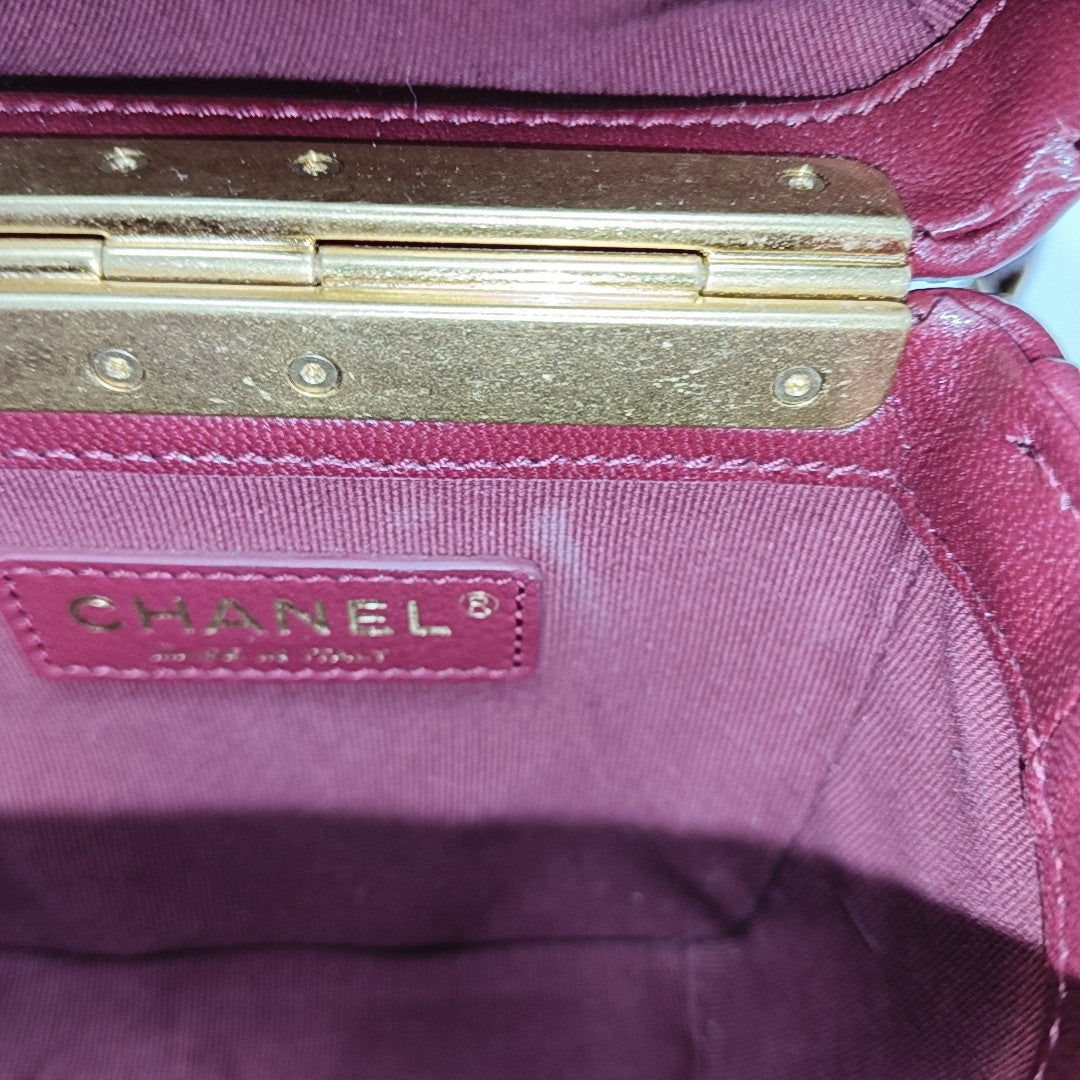 Quilted Lambskin Shoulder Bag Red