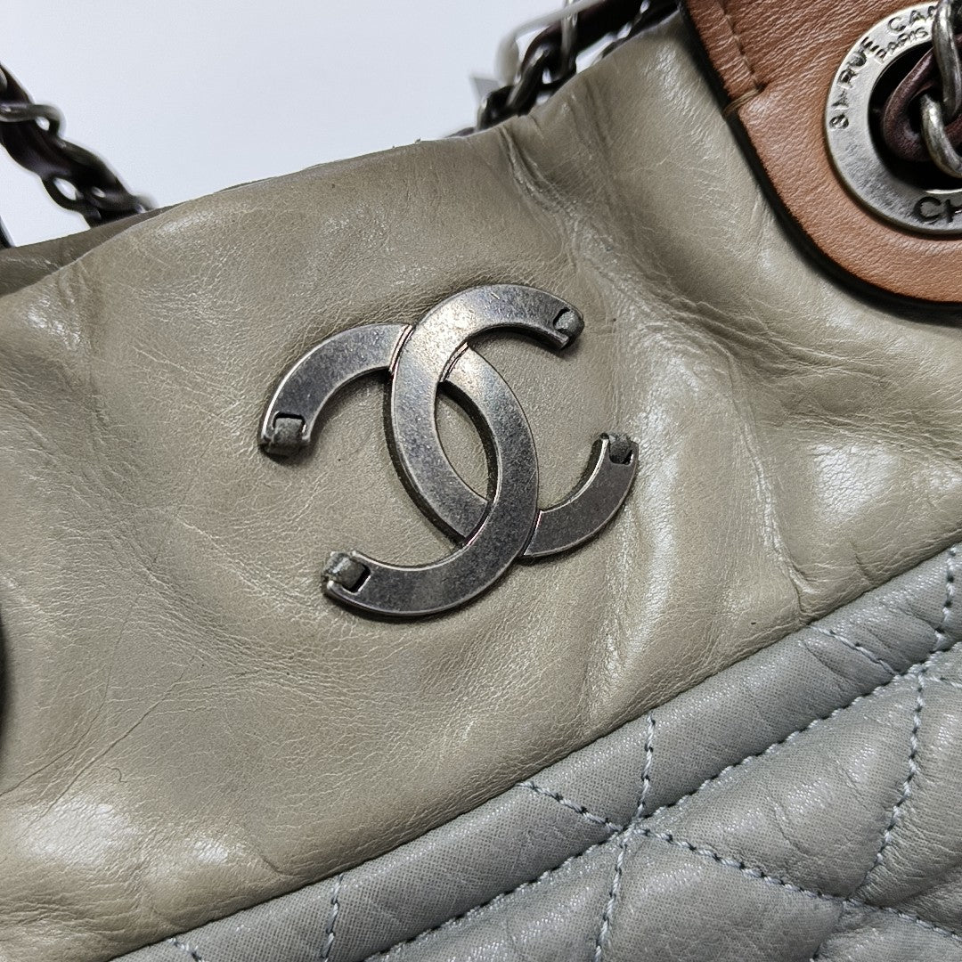 TOTE BAG Quilted Calfskin Gray