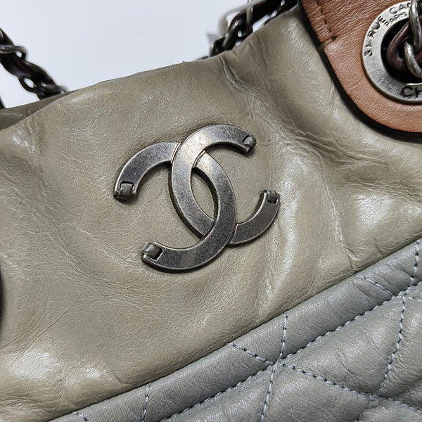 TOTE BAG Quilted Calfskin Gray