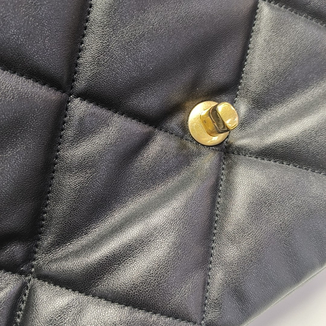 CHANEL 19 Mediano Piel de Cordero Acolchada Negra