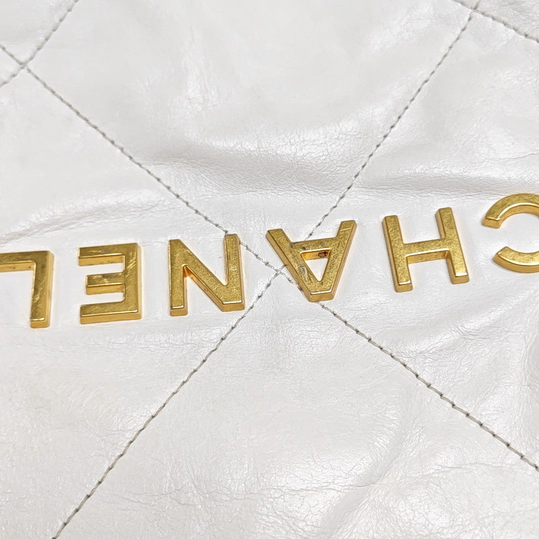 CHANEL 22 Medium Quilted Calfskin White