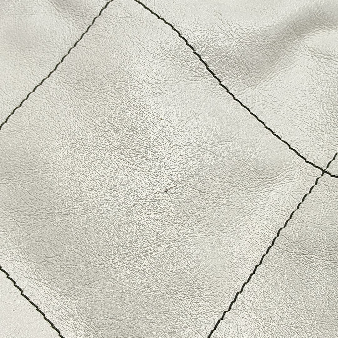 CHANEL 22 Large Quilted Calfskin White