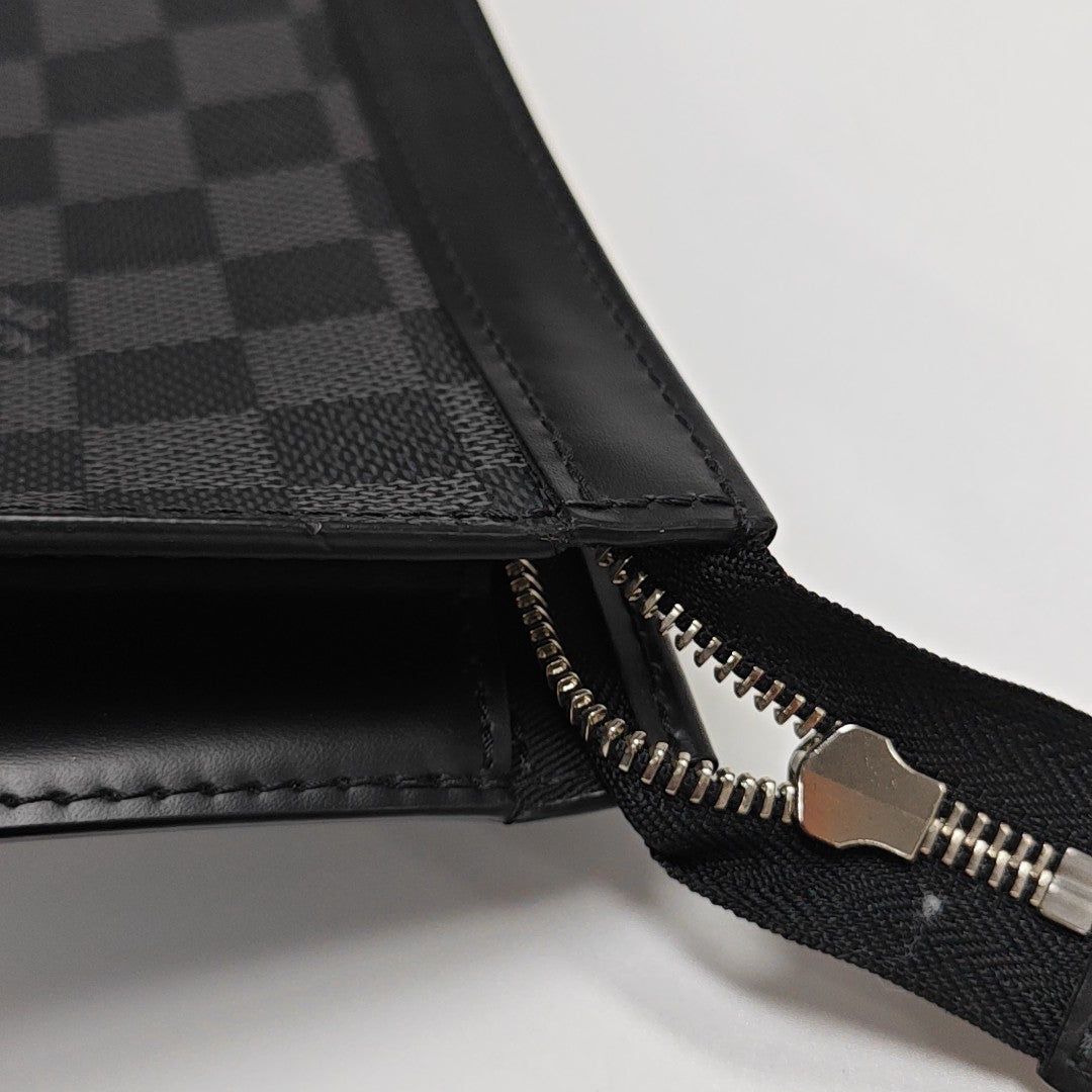 Pochette Voyag MM Damier Graphite Coated Canvas Gray