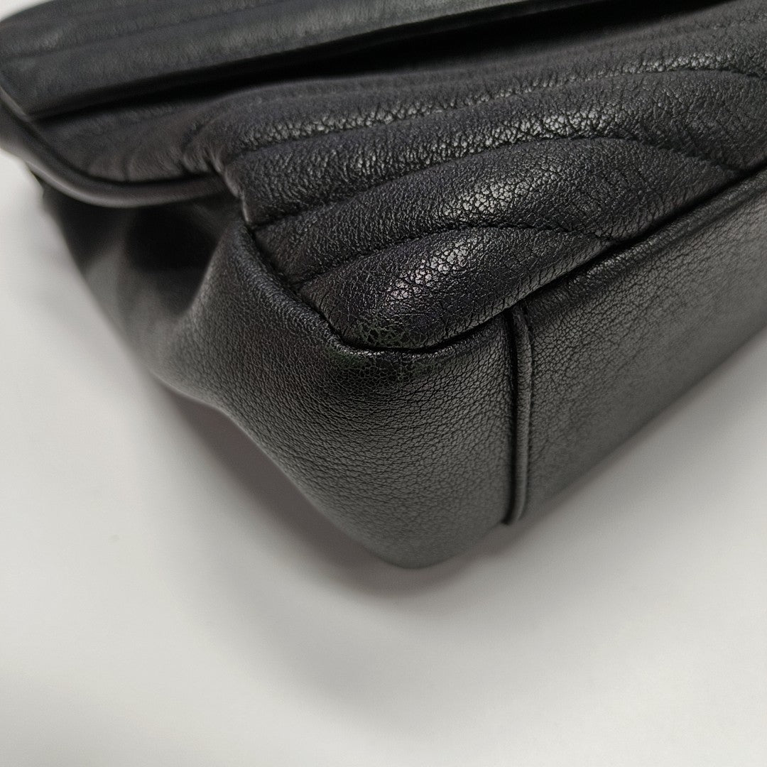 COLLEGE Large Chevron Lambskin Black