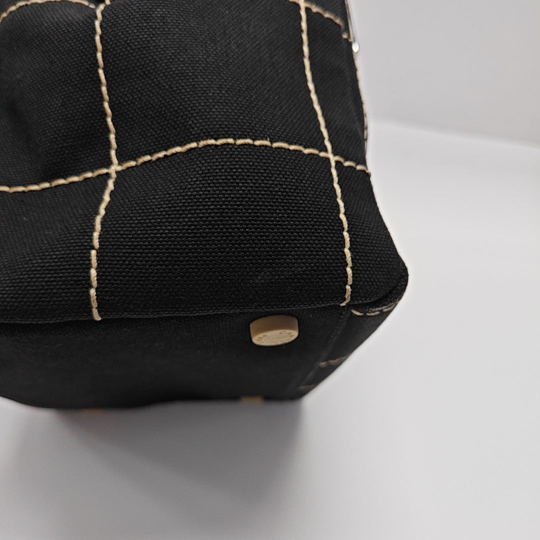 SQUARE STITCH Canvas Black