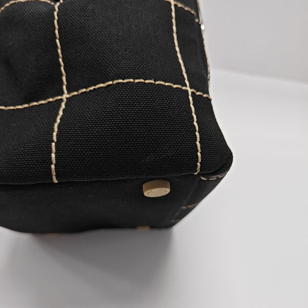 SQUARE STITCH Canvas Black