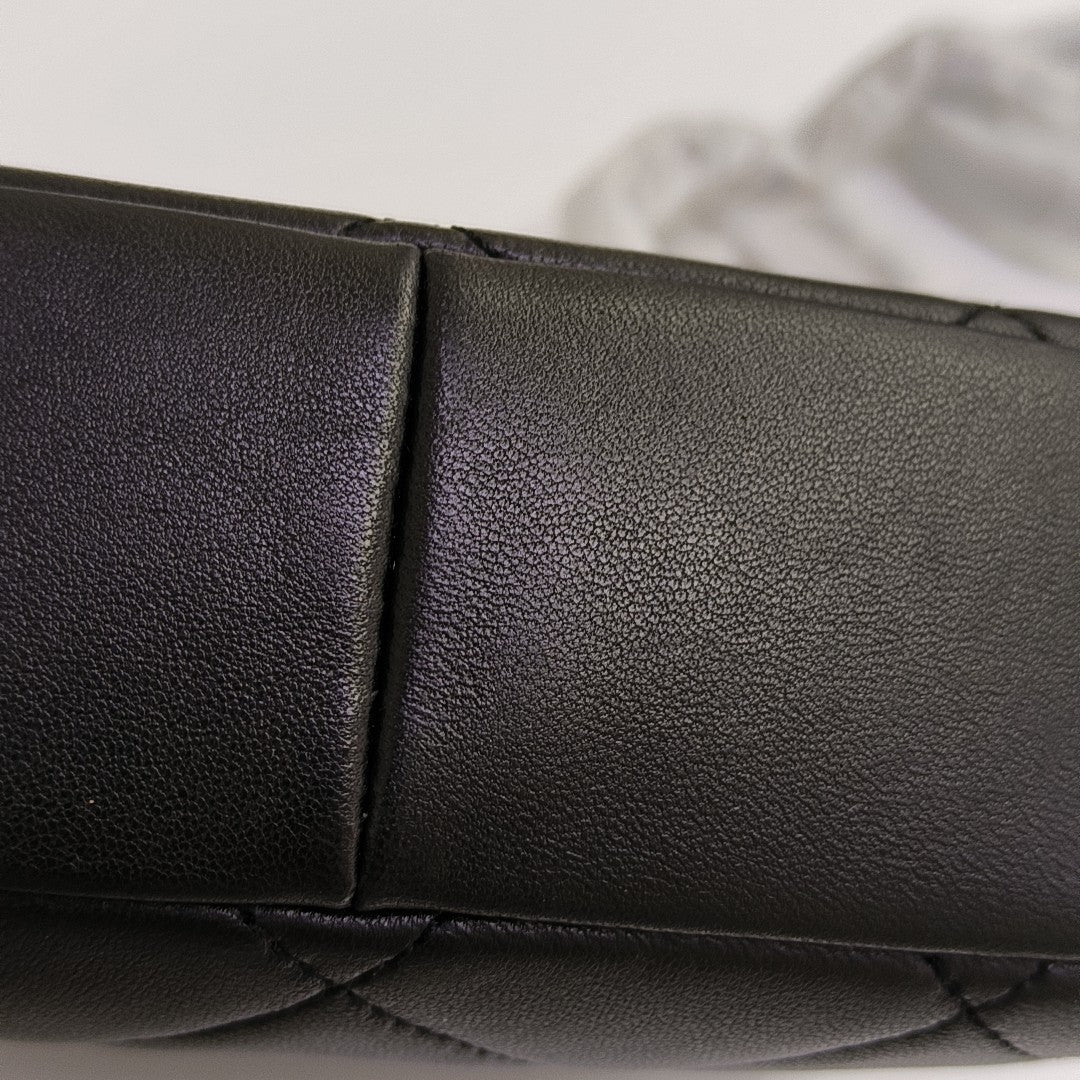 IN THE LOOP Small Quilted Lambskin Black