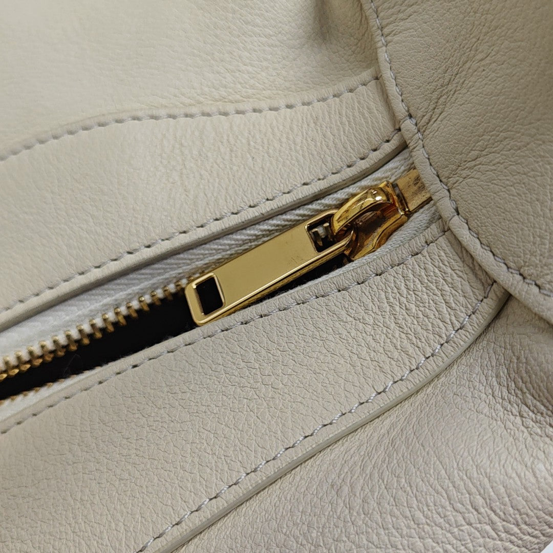 NEW HOBO Calfskin White
