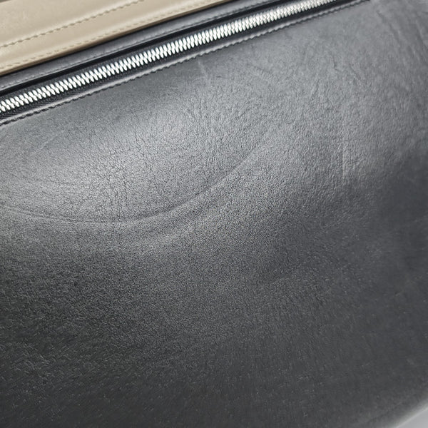 TRAPEZE Medium Calfskin Black