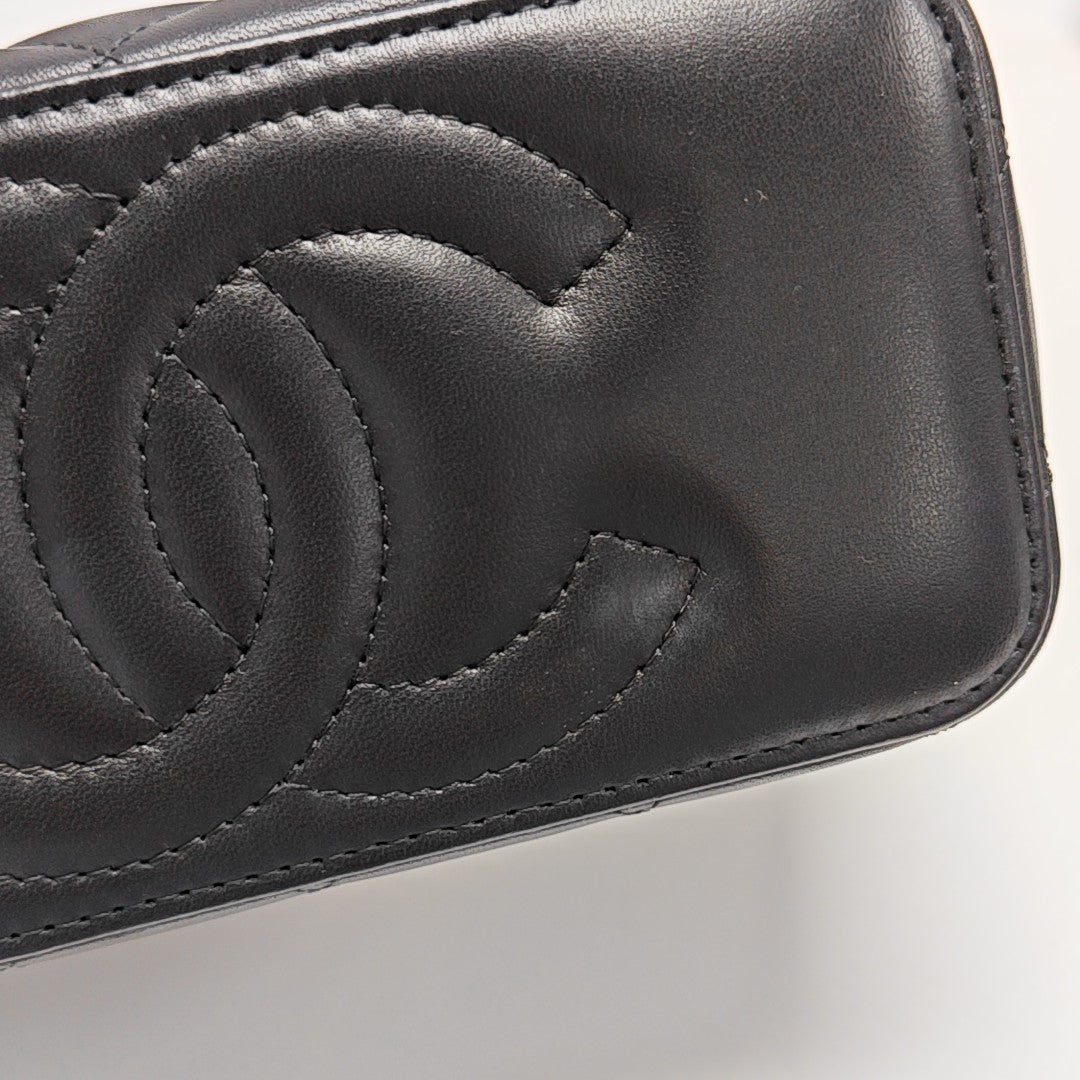 VANITY CASE Small Quilted Lambskin Black