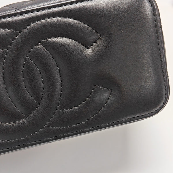 VANITY CASE Small Quilted Lambskin Black
