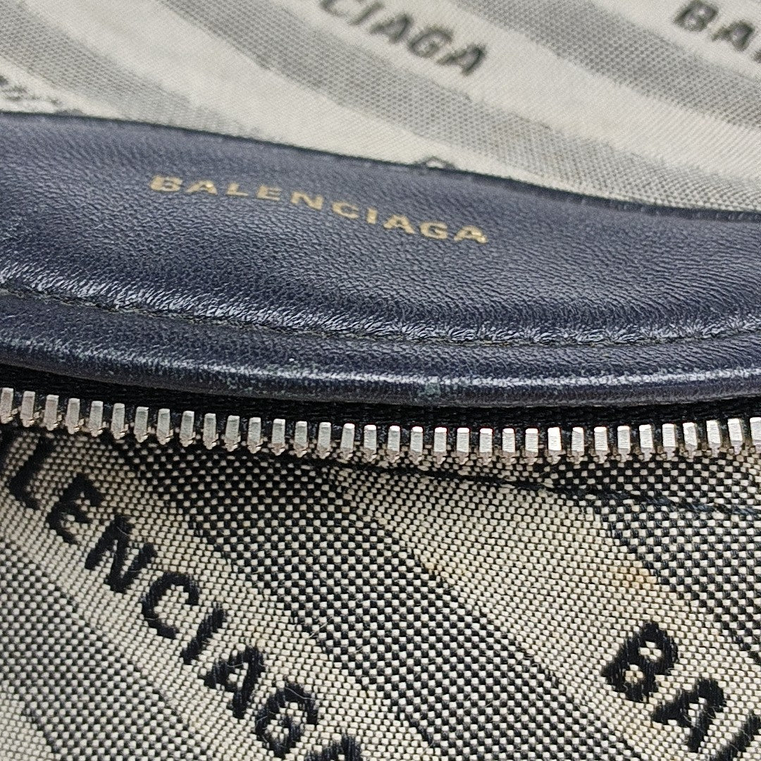 Souvenirs Canvas Gray