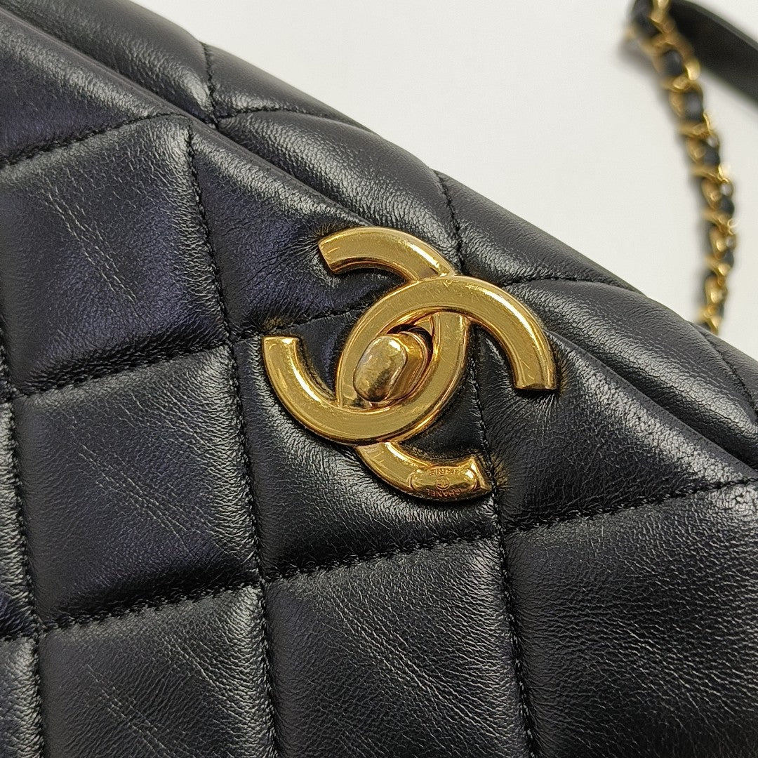 Quilted Lambskin Medium Black