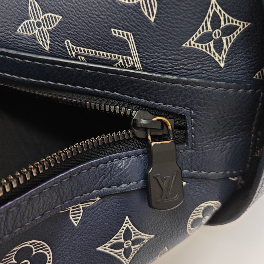 DISCOVERY Monogram Calfskin Blue