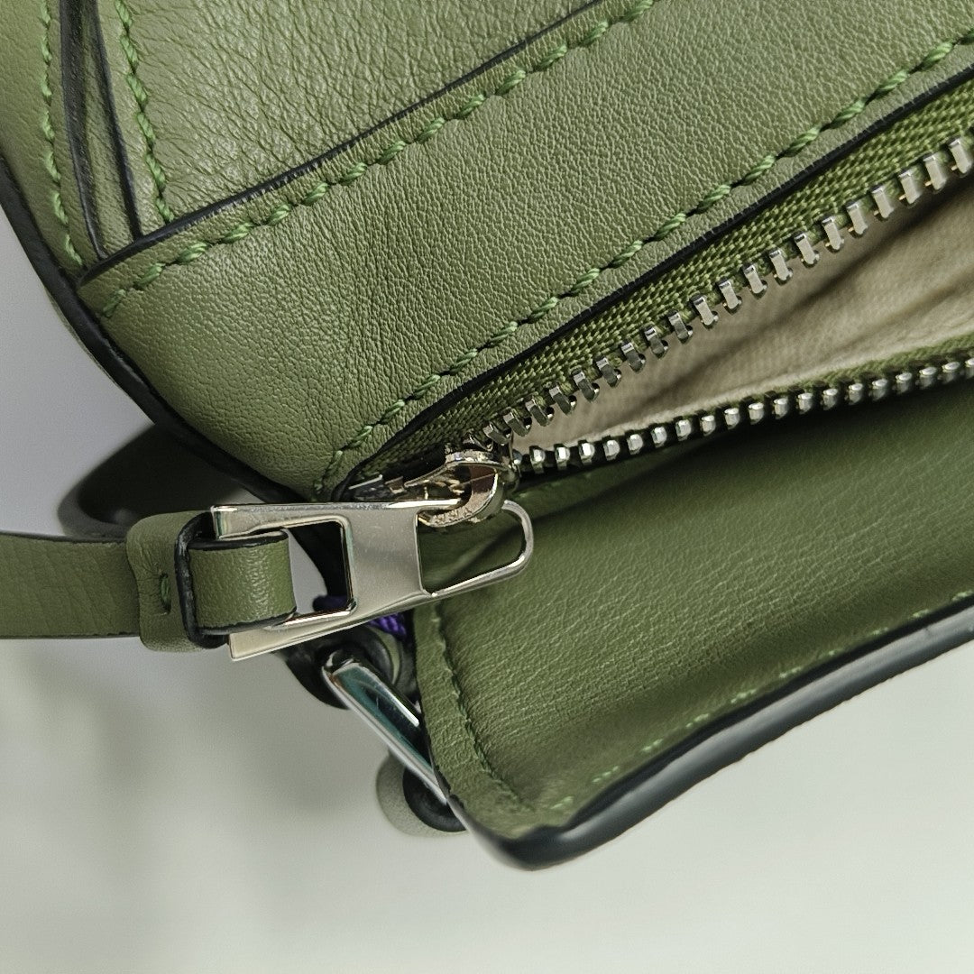 Authenticated pre-owned  Puzzle Calfskin Green - Shoulder Bag at Looply