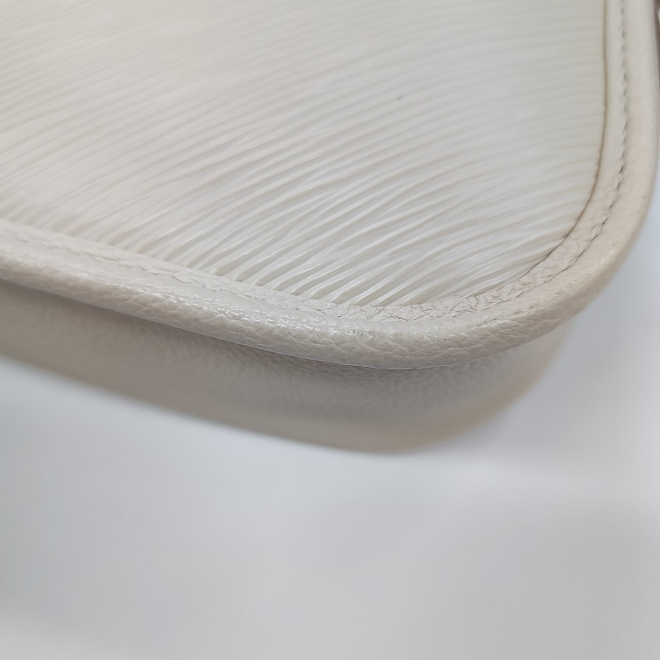 BUCI Epi White