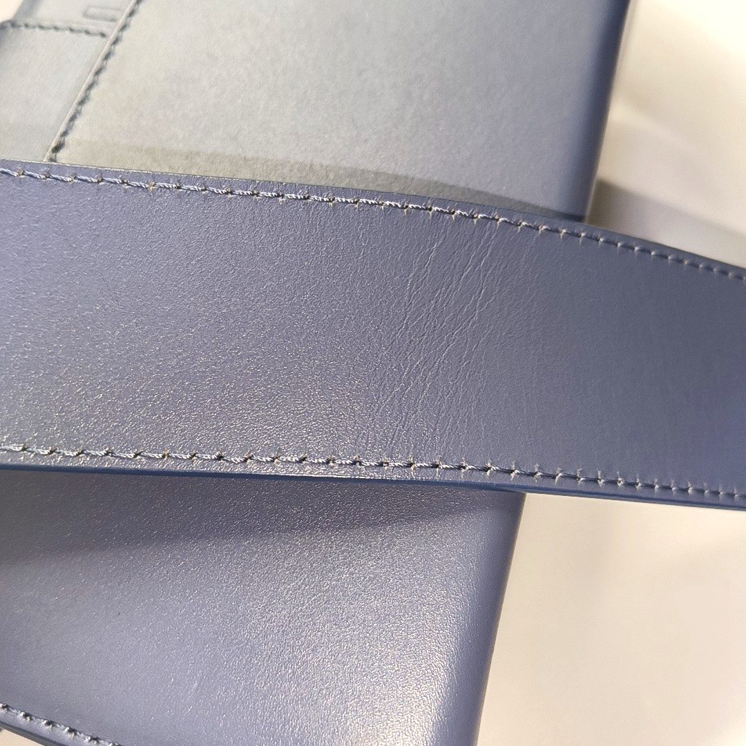 Authenticated pre-owned  30 Montaigne Calfskin Blue - Shoulder Bag at Looply