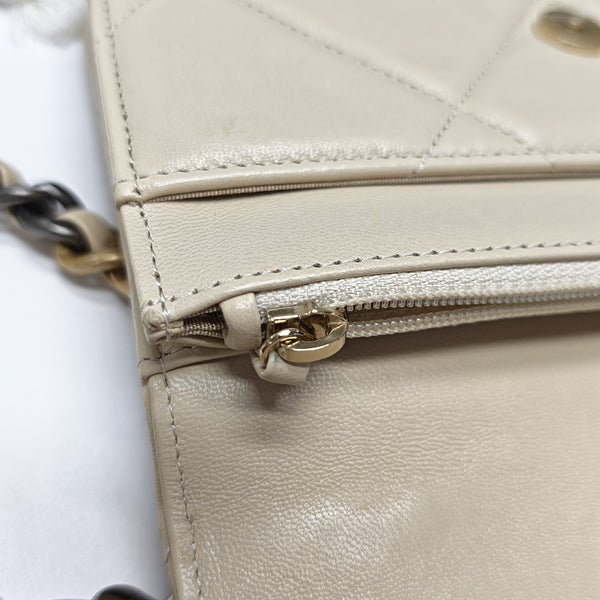 CHANEL 19 WOC Quilted Lambskin Beige