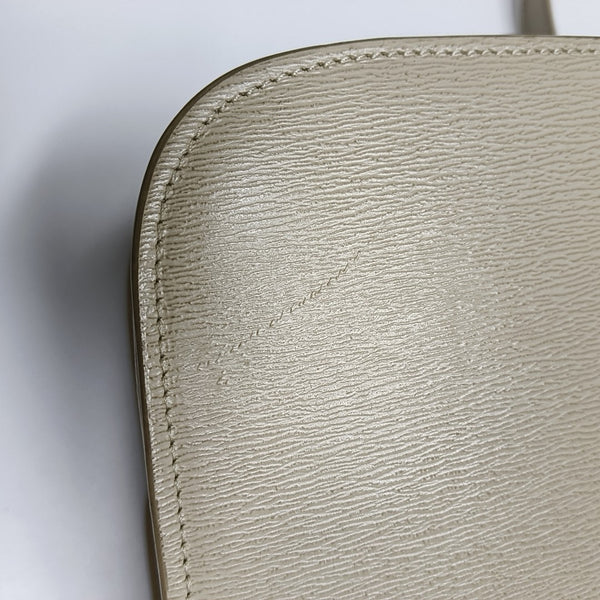 Authenticated pre-owned  CLASSIC BOX Medium Calfskin Beige - Shoulder Bag at Looply