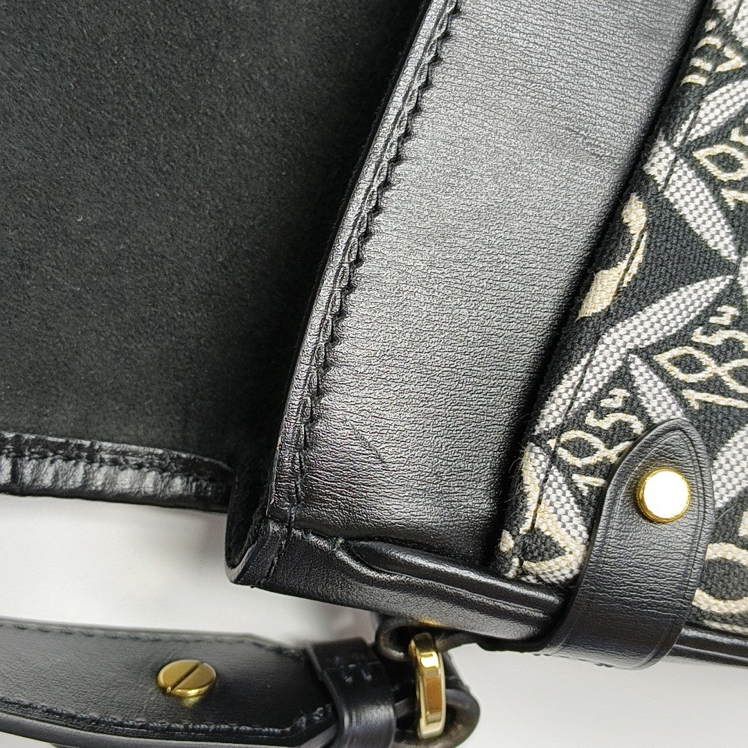 SAUMUR MM Calfskin Black