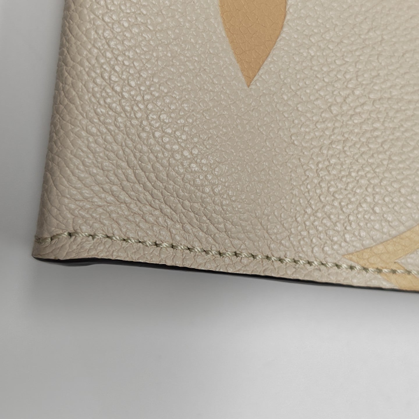 TOILET POCKET 26 Calfskin Beige