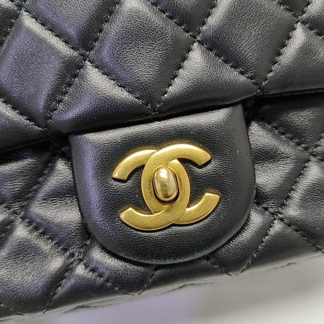 CLASSIC FLAP Mini Quilted Lambskin Black