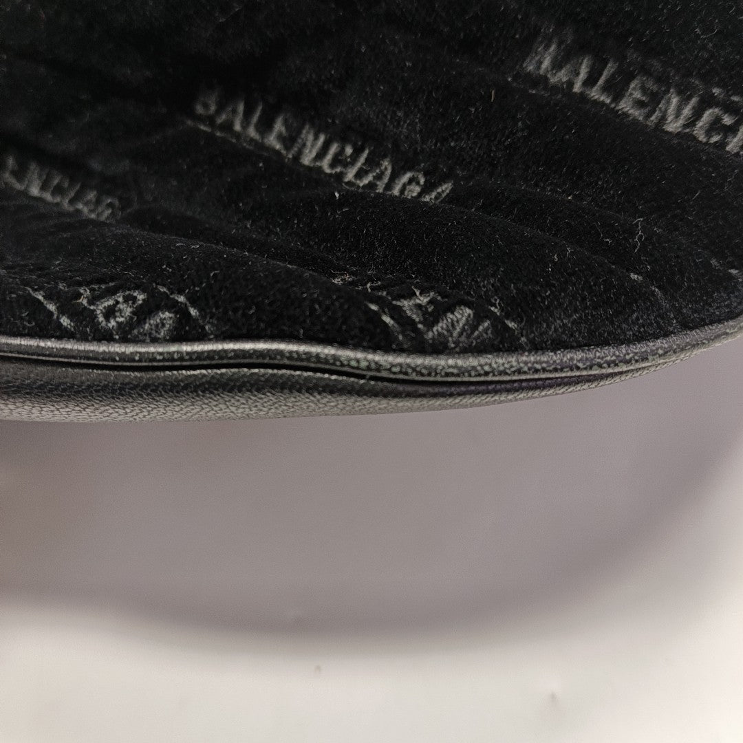 Souvenirs Velvet Black