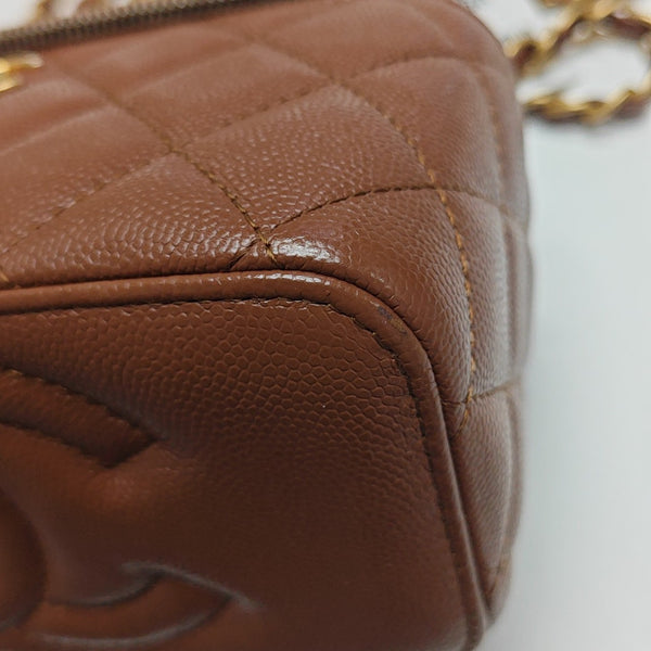 VANITY CASE Medium Quilted Grained Calfskin Brown