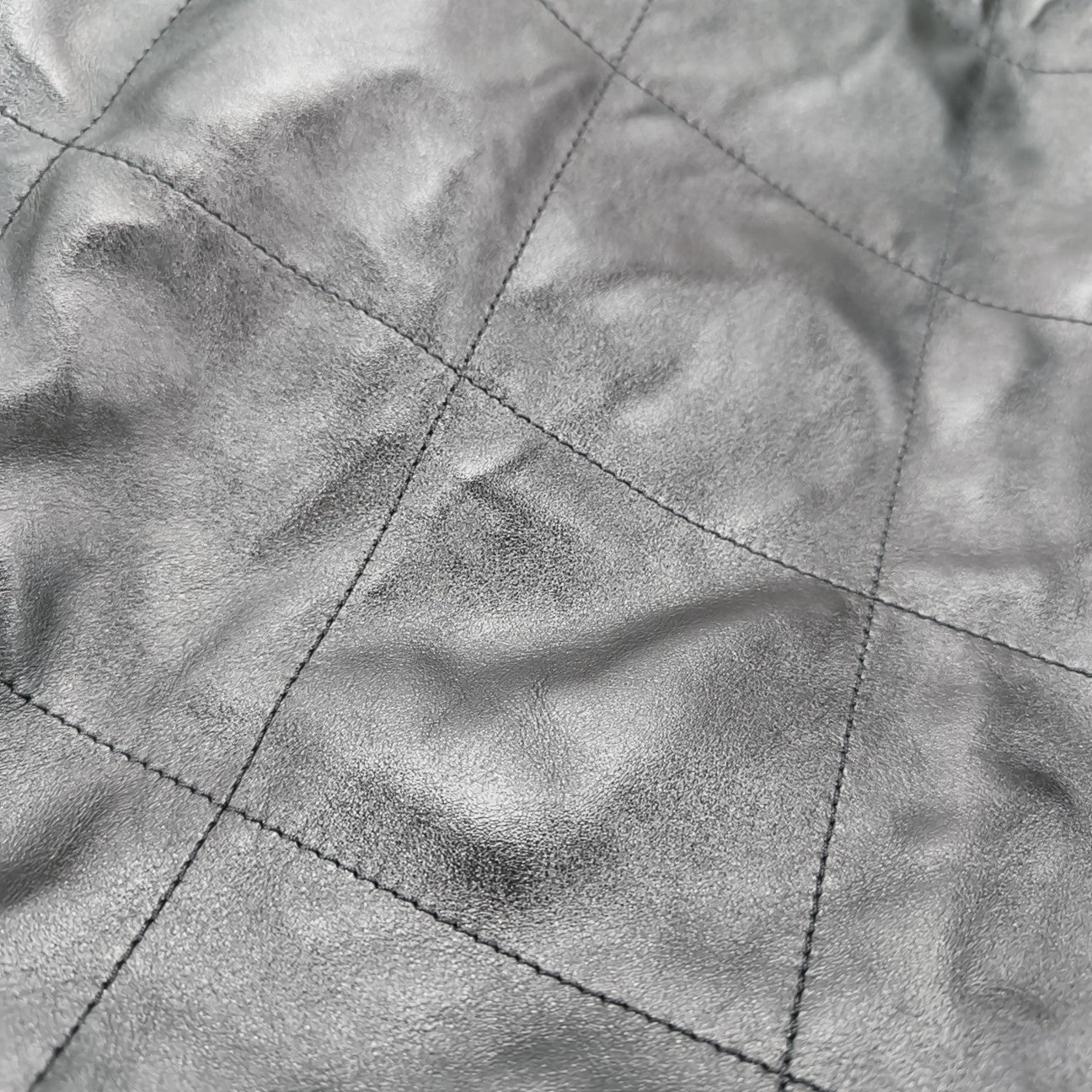 CHANEL 22 Small Quilted Calfskin Black