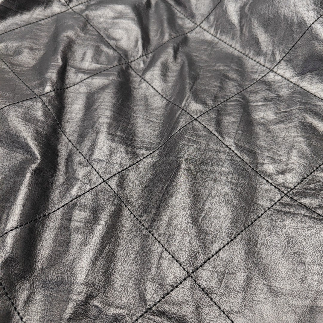 CHANEL 22 Medium Quilted Calfskin Black