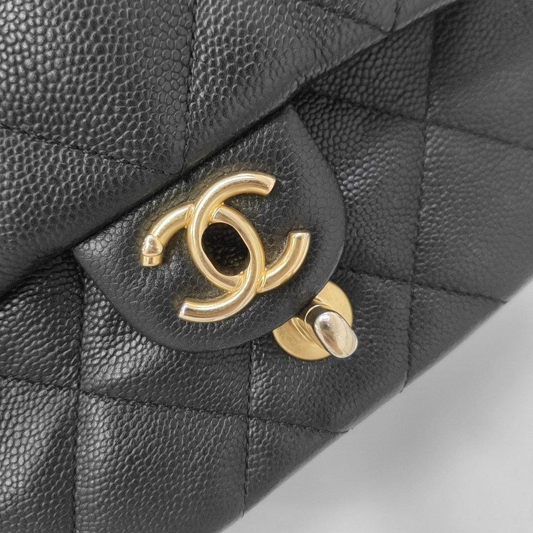 CLASSIC FLAP Medium Quilted Grained Calfskin Black