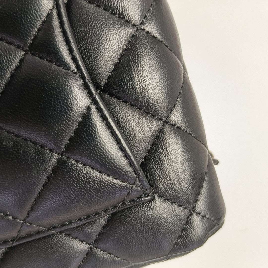 CLASSIC FLAP Mini Quilted Lambskin Black