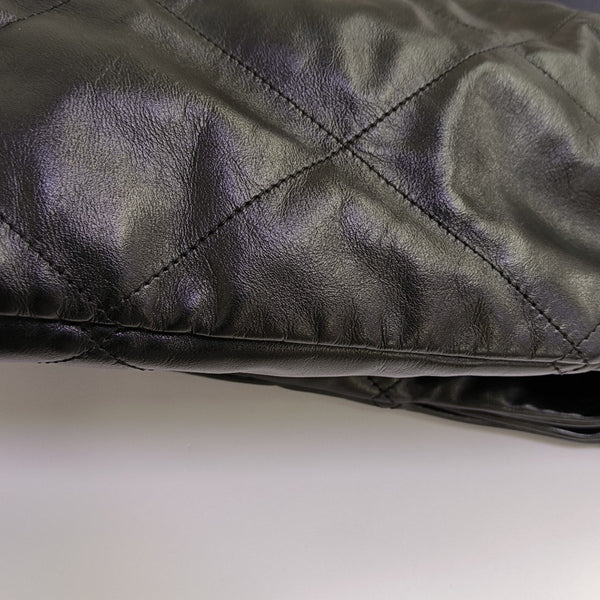 CHANEL 22 Medium Quilted Calfskin Black