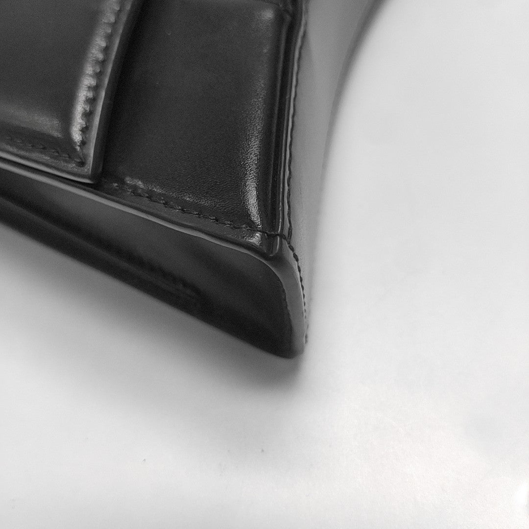 Hourglass S Calfskin Black
