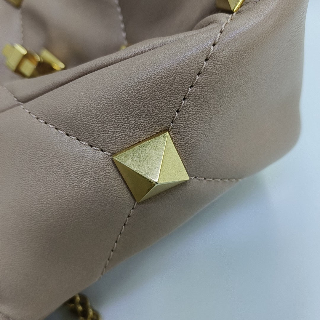 Roman Stud Quilted Lambskin Pink