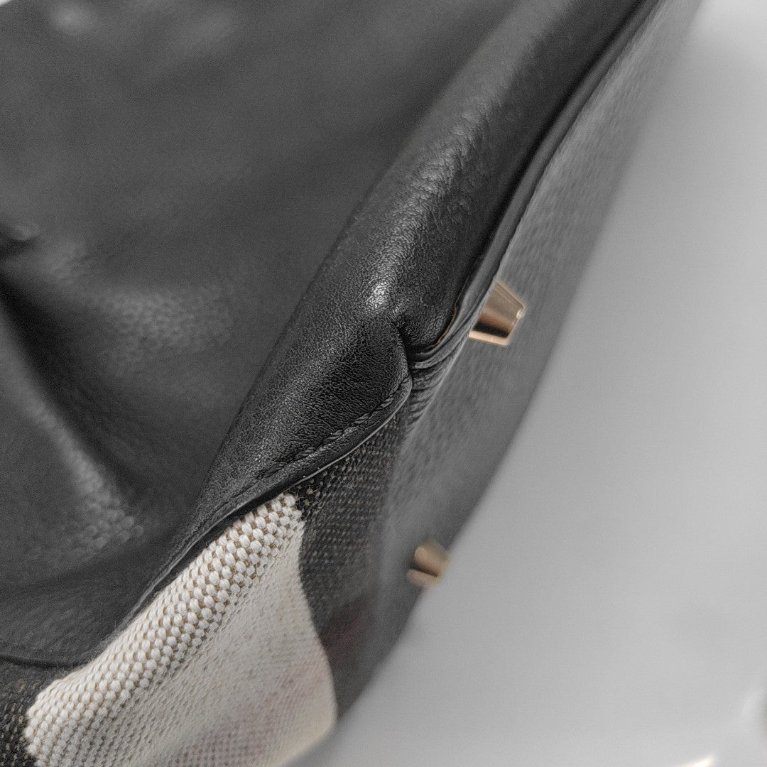 Maidstone Medium Calfskin Black