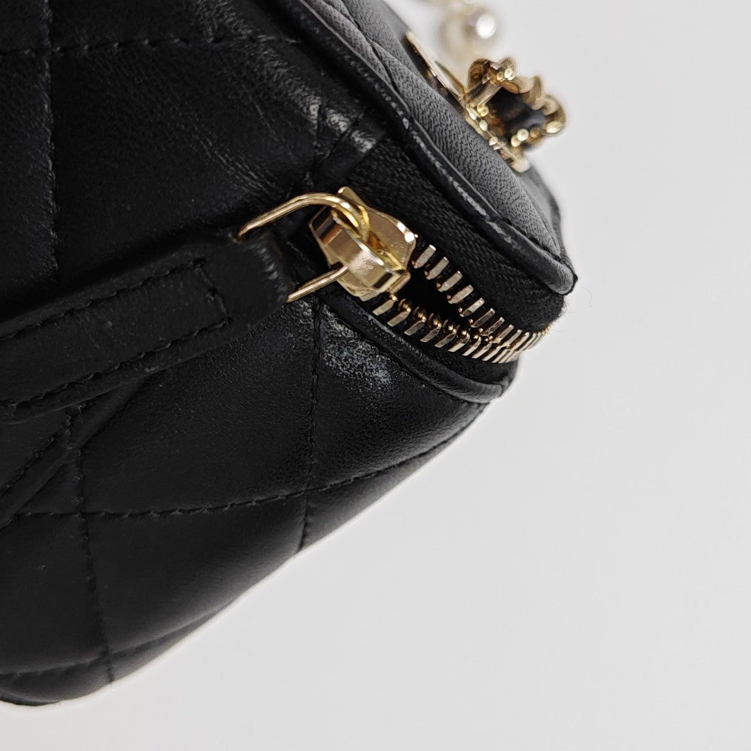 VANITY CASE Small Quilted Lambskin Black