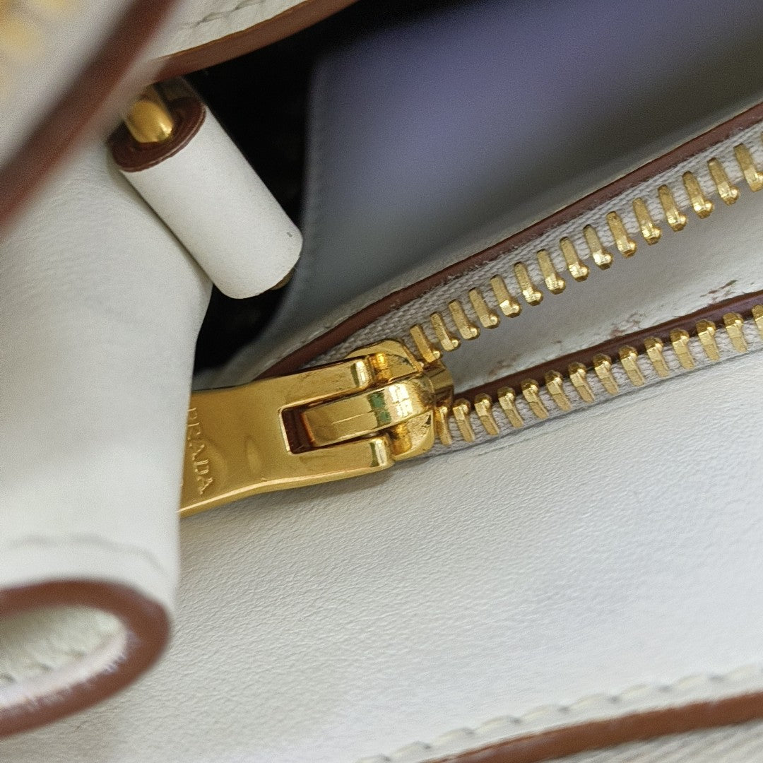 Esplanade Calfskin White