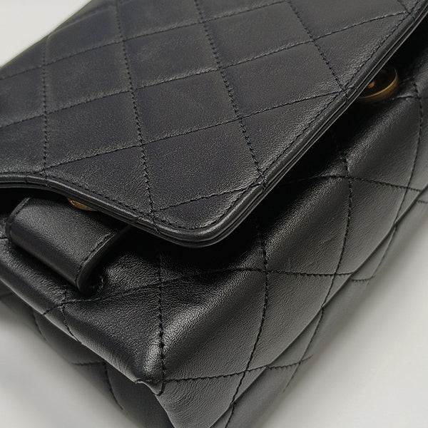 LOGO ENCHAINED FLAP Medium Quilted Calfskin Black