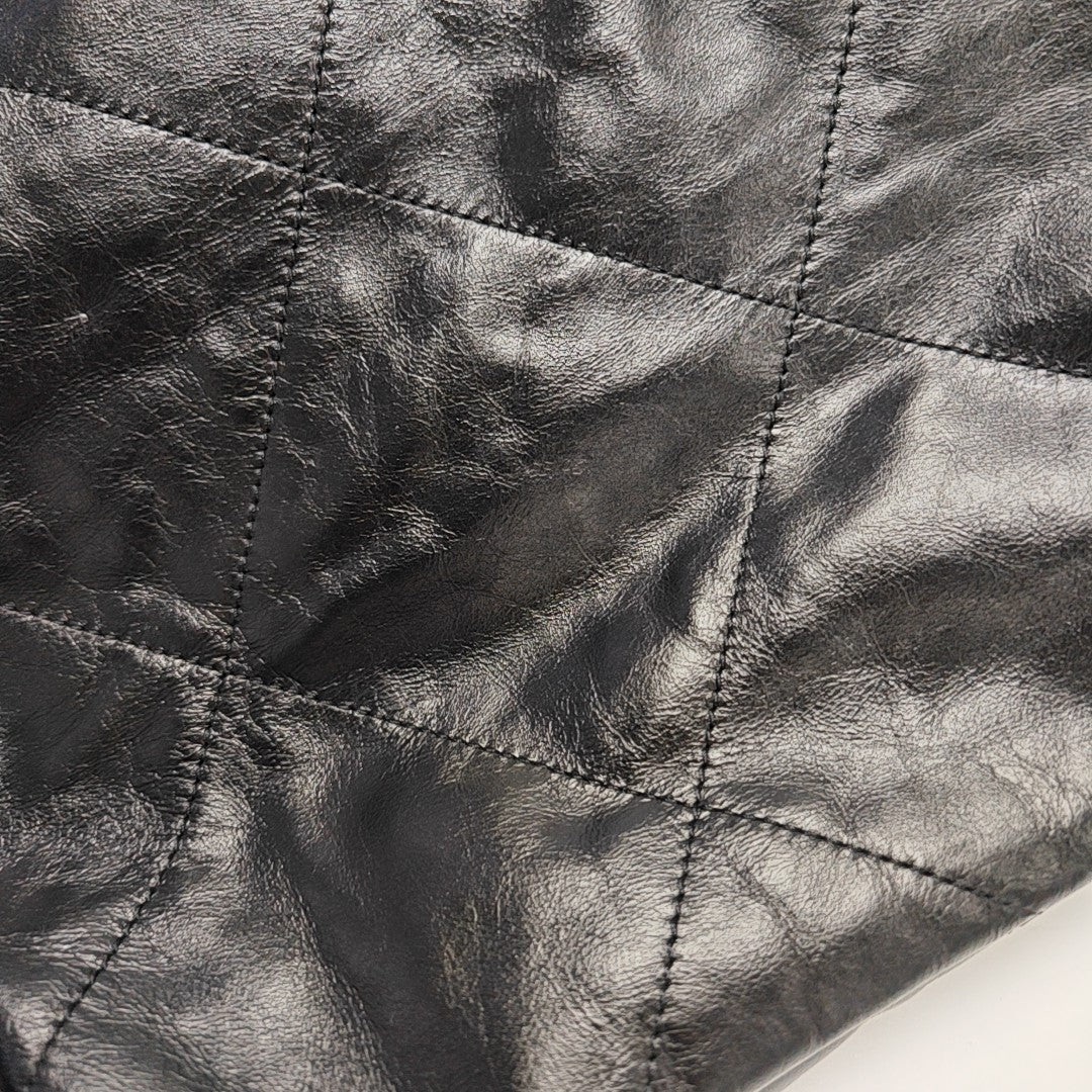 CHANEL 22 Medium Quilted Calfskin Black