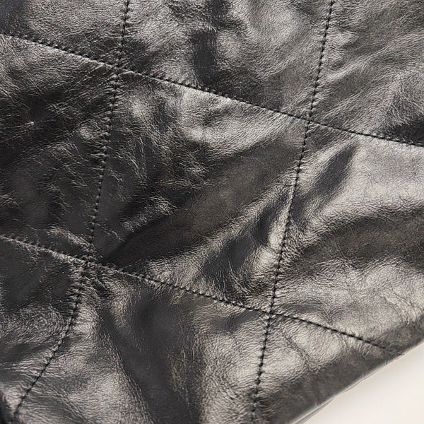 CHANEL 22 Medium Quilted Calfskin Black