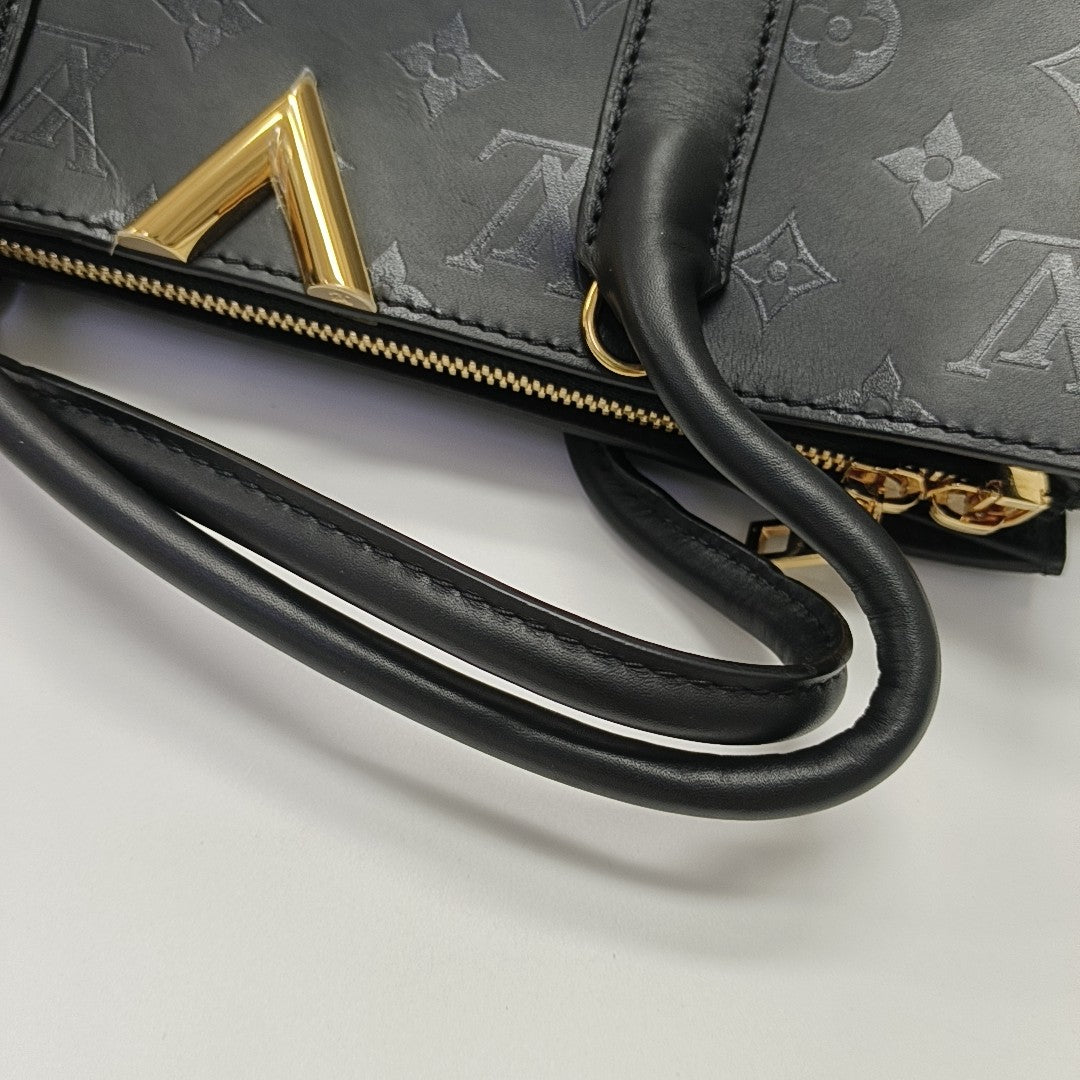 VERY MM Monogram Calfskin Black