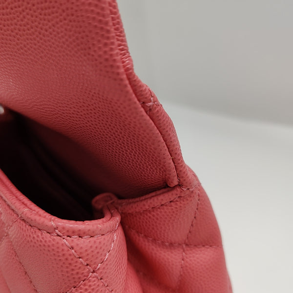 COCO HANDLE Becerro Granulado Acolchado Pequeño Rosa