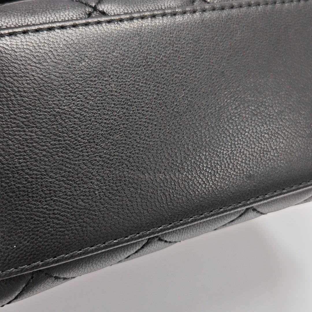 COCO HANDLE Mini Cordero Acolchado Negro