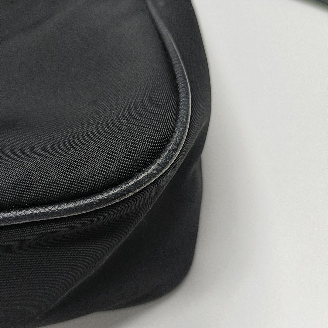 Authenticated pre-owned  Re-Edition2005 Nylon Black - Shoulder Bag at Looply