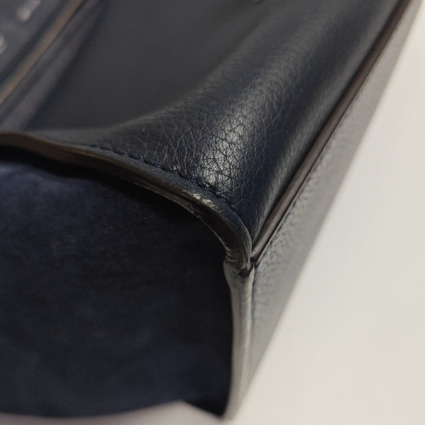 TRAPEZE Medium Calfskin Blue