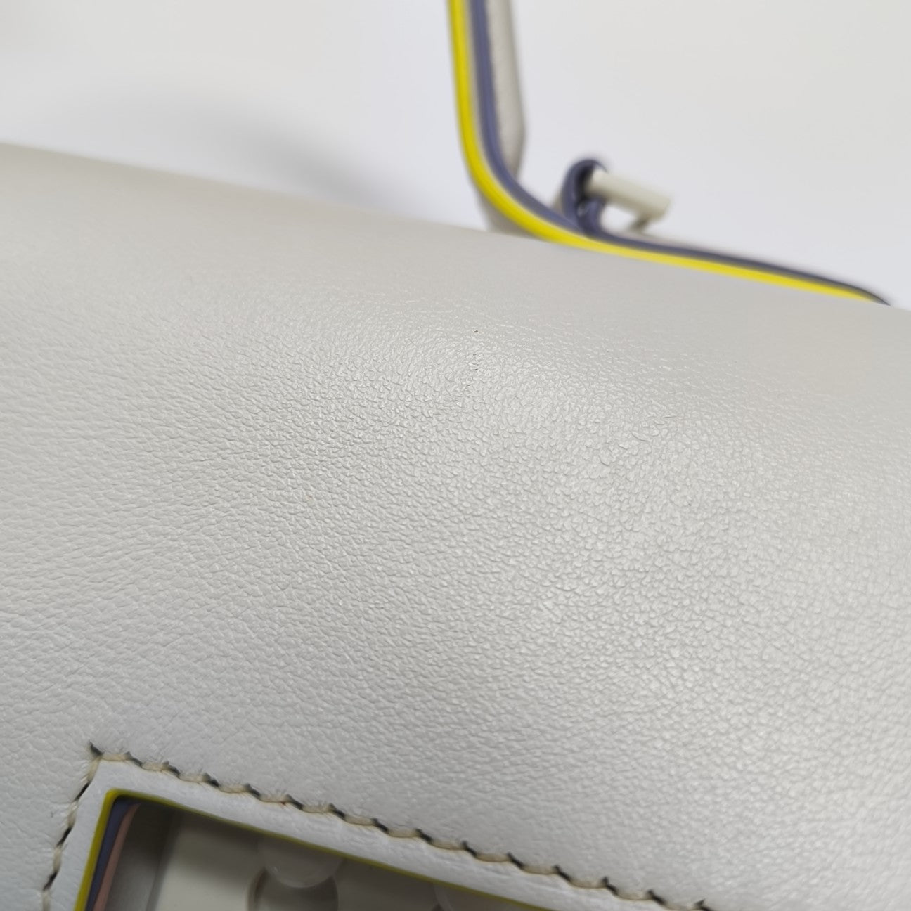 Tempête Medium Calfskin White