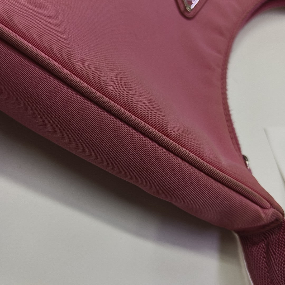 Re-Edition2000 Mini Nylon Red