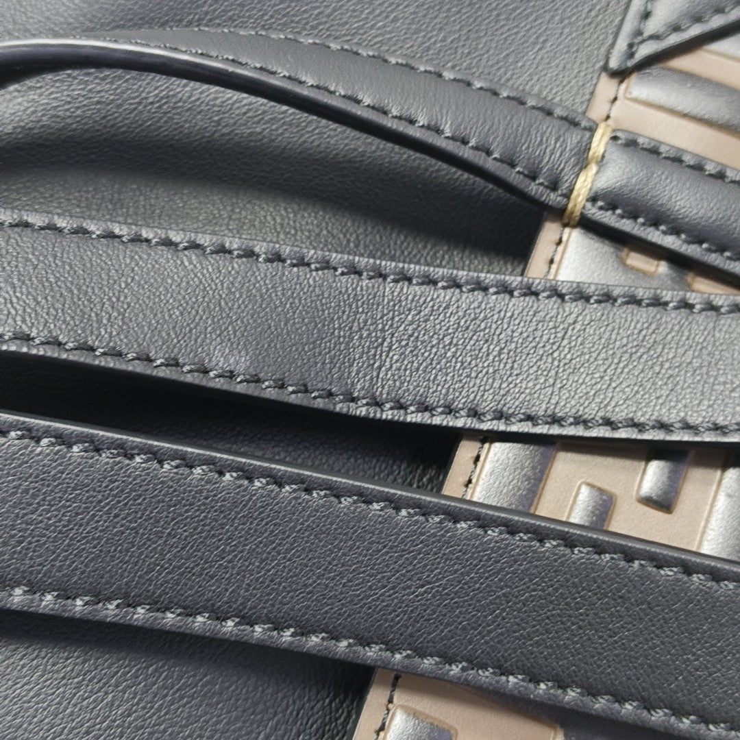 Flip Medium Calfskin Black