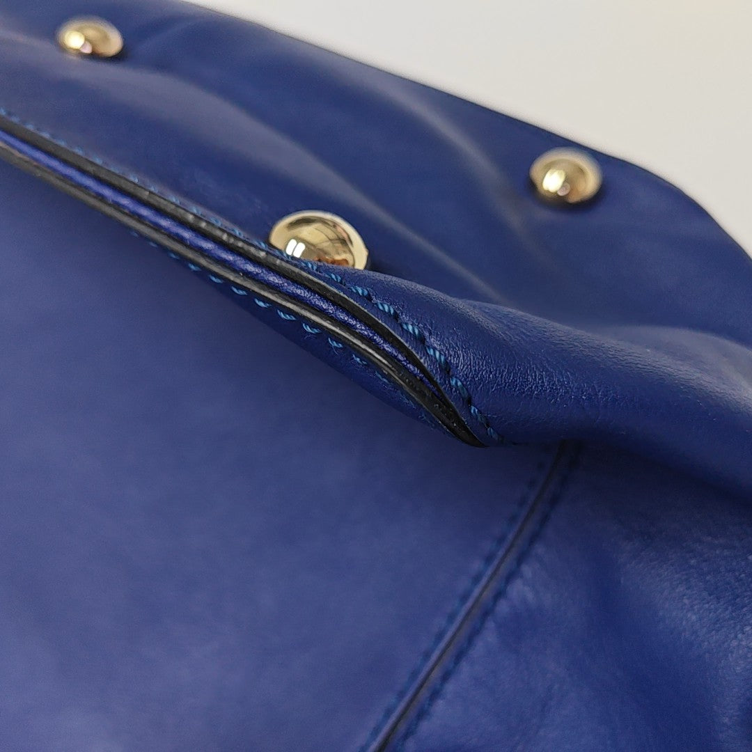 Piel de becerro Rockstud azul
